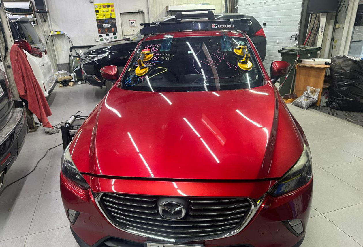 Этапы замены лобового стекла: профессиональный процесс